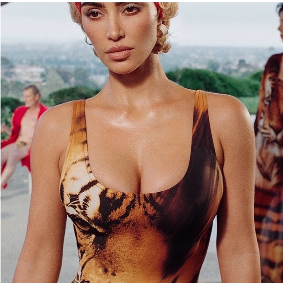 SKIMS x Roberto Cavalli animal print one piece swimsuit.BRAND NEW IN BOX - SMALL - Picture 3 of 4